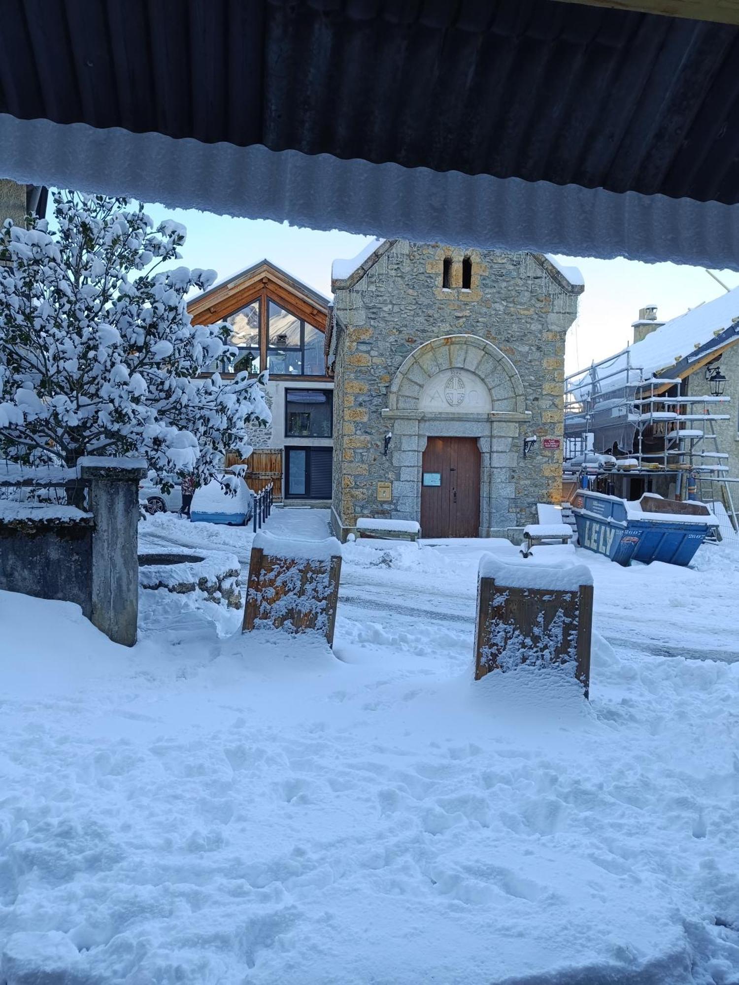 La Mansio De Bons Hostel Лес дьо Алпс Екстериор снимка